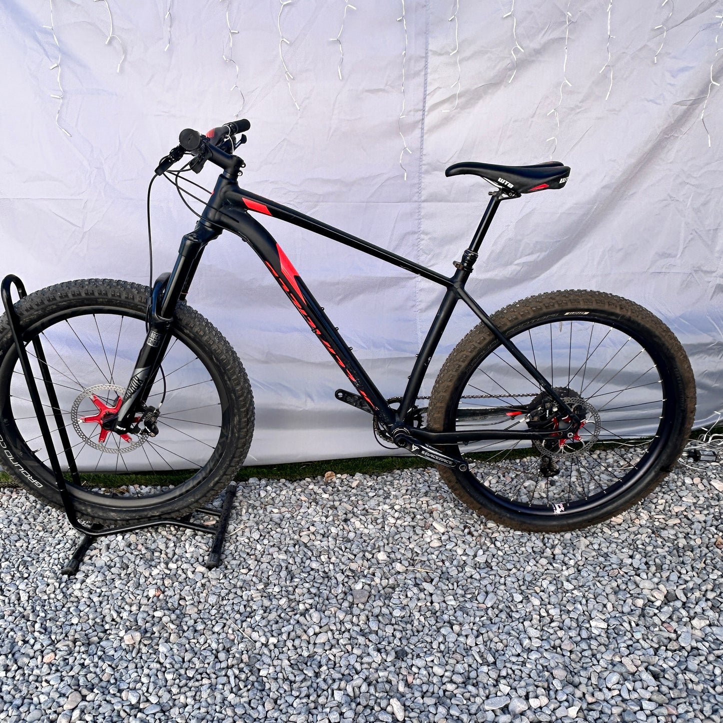 2018 Specialized Fuse Comp 27.5 + Red Black Size Large 6Fattie