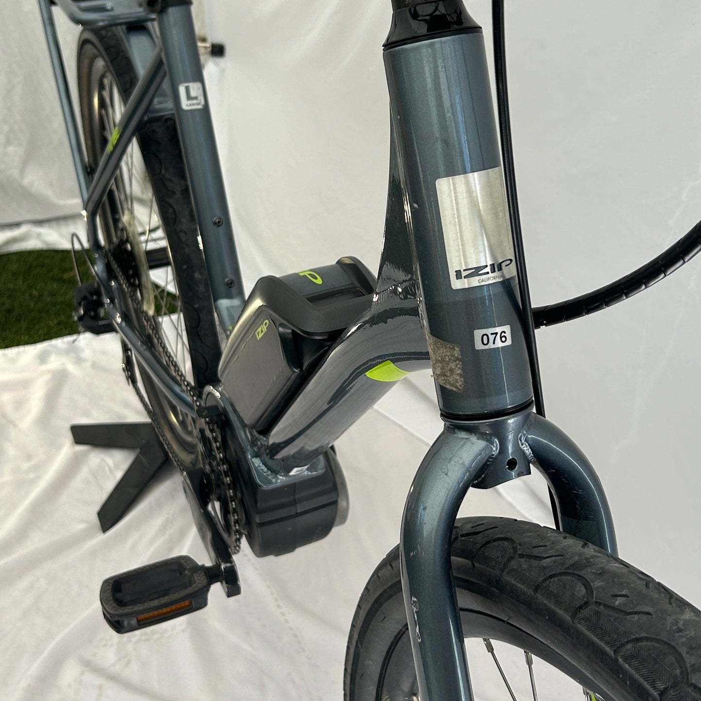 Izip Vibe 2.0 #76 Gray Large 1,290 Miles Electric Bicycle