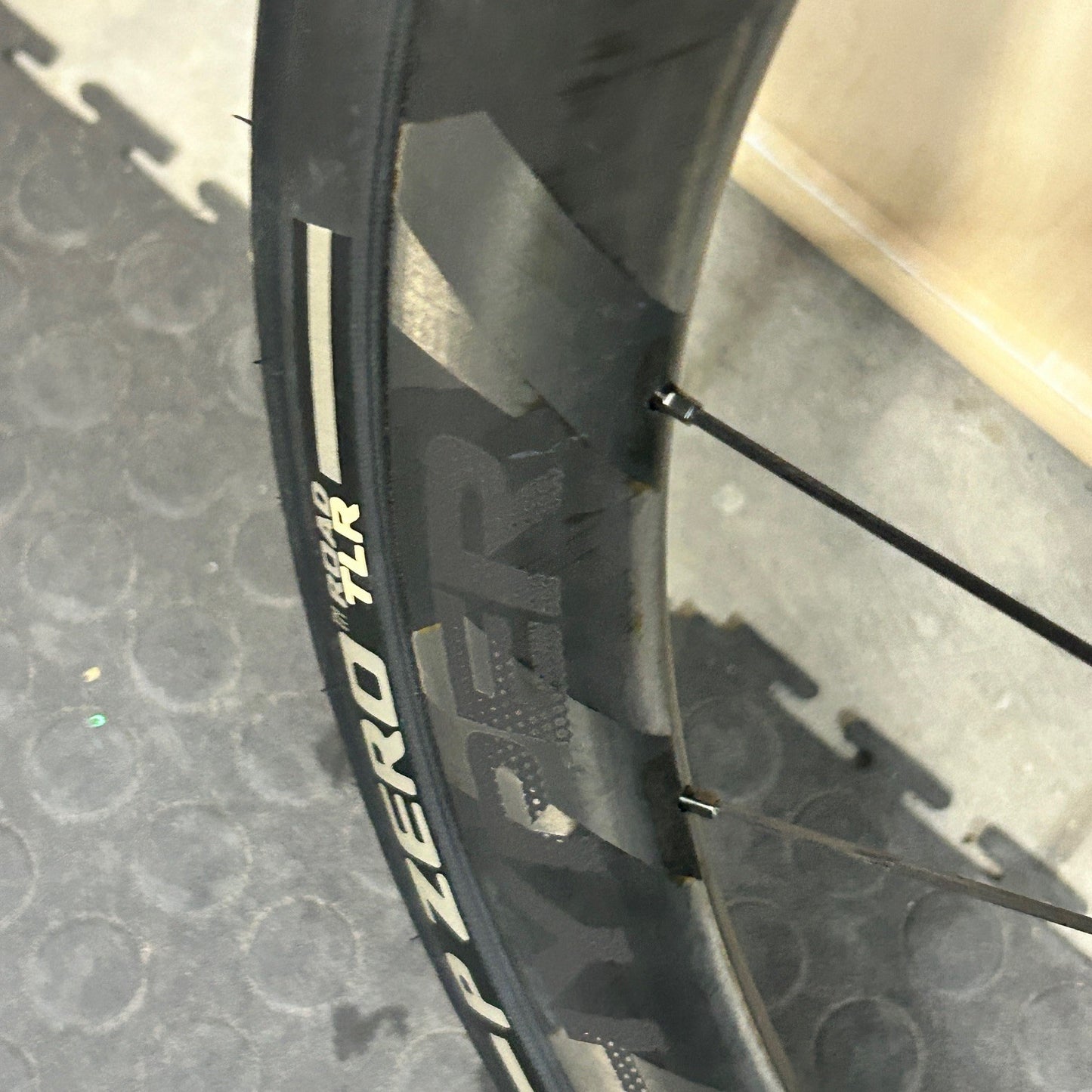 Lún HYPER D38 Disc Brake Wheelset + Pirelli 700x30 Tubeless Shimano