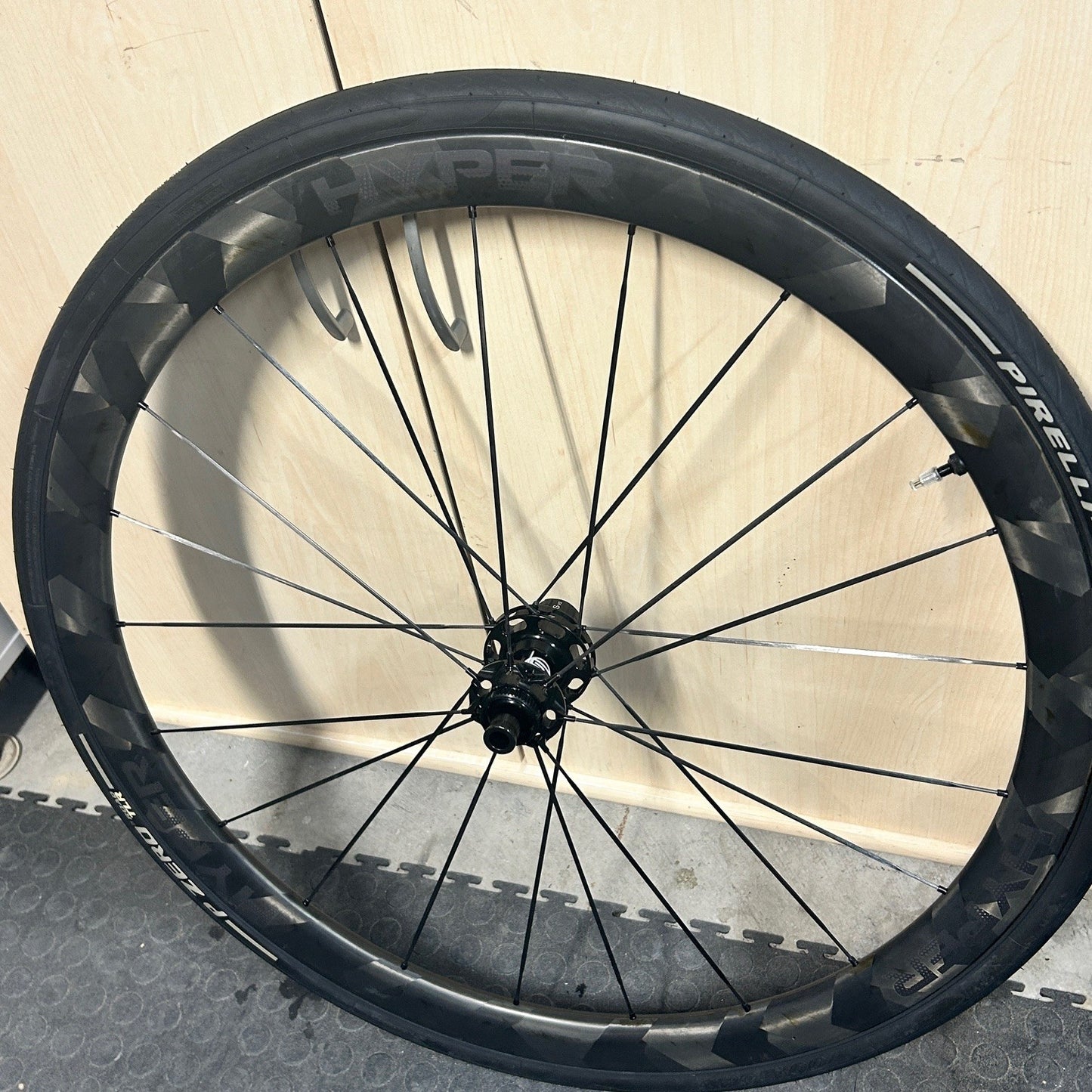 Lún HYPER D38 Disc Brake Wheelset + Pirelli 700x30 Tubeless Shimano